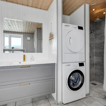 Vakantiehuis Nine - 200m From The Sea By Interhome
