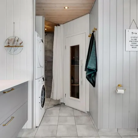 Nine - 200m From The Sea By Interhome
